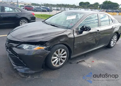 2019 Toyota Camry Le z USA, uszkodzony, nr VIN 4T1B11HK3KU809971
